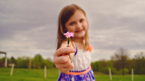 彭姓女孩名字打分测试_彭艺馨100分取名网打分测试